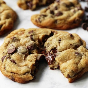 Gourmet Chocolate Chip Cookies - Handmade Organic Chocolate Chip Cookies (8 pieces )