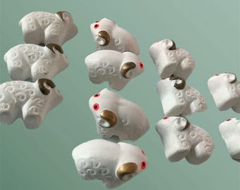 Vintage - 42 mini-kleiamuletten uit Japan - everzwijnen, apen, muizen, schapen, slangen, paarden