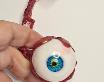 Bloody Eyeball Prop – Realistic Horror Eye – Handmade Display Specimen