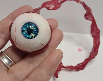 Ripped Out Eyeball, Handmade Realistic Horror Eye – Halloween Gore Décor, Movie Ready Prop