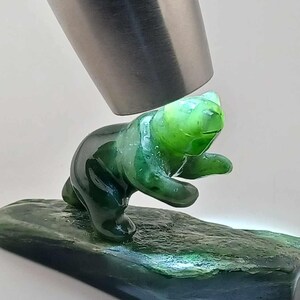 グレード A ネフライト ジェイド ベア 彫刻 ジェイド スタンド付き - 57g