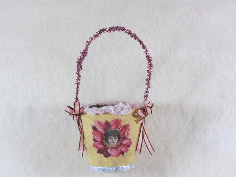 Vintage Style Easter Peat Basket in Charming Pale Yellow With Die Cuts