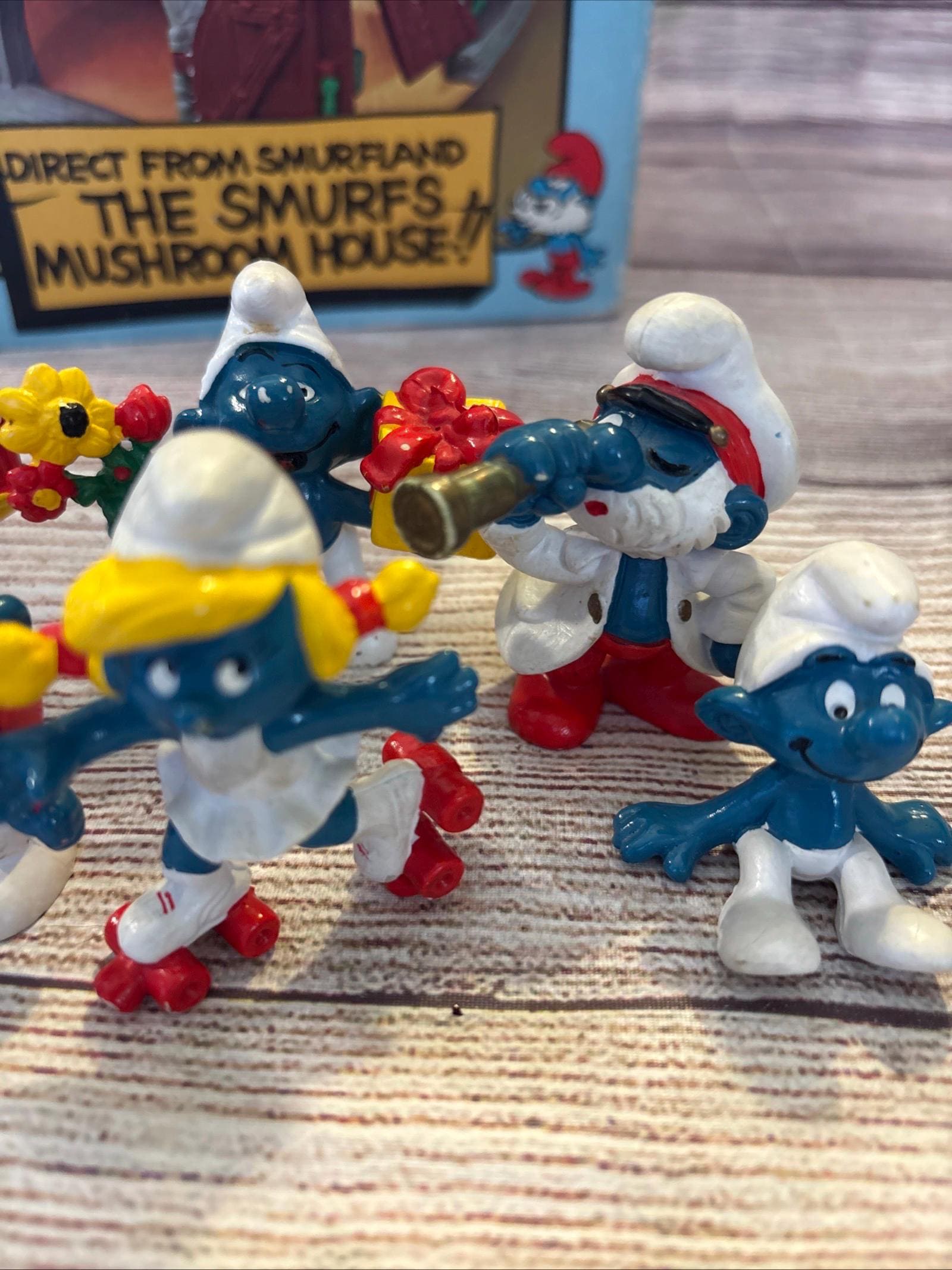 Vintage Peyo Schleich 1976 Smurf Mushroom House With Box + Smurfs