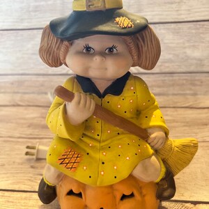 VTG jaren 1980 keramische kool patch kinderen Halloween heks pompoen lamp 11 x 7"