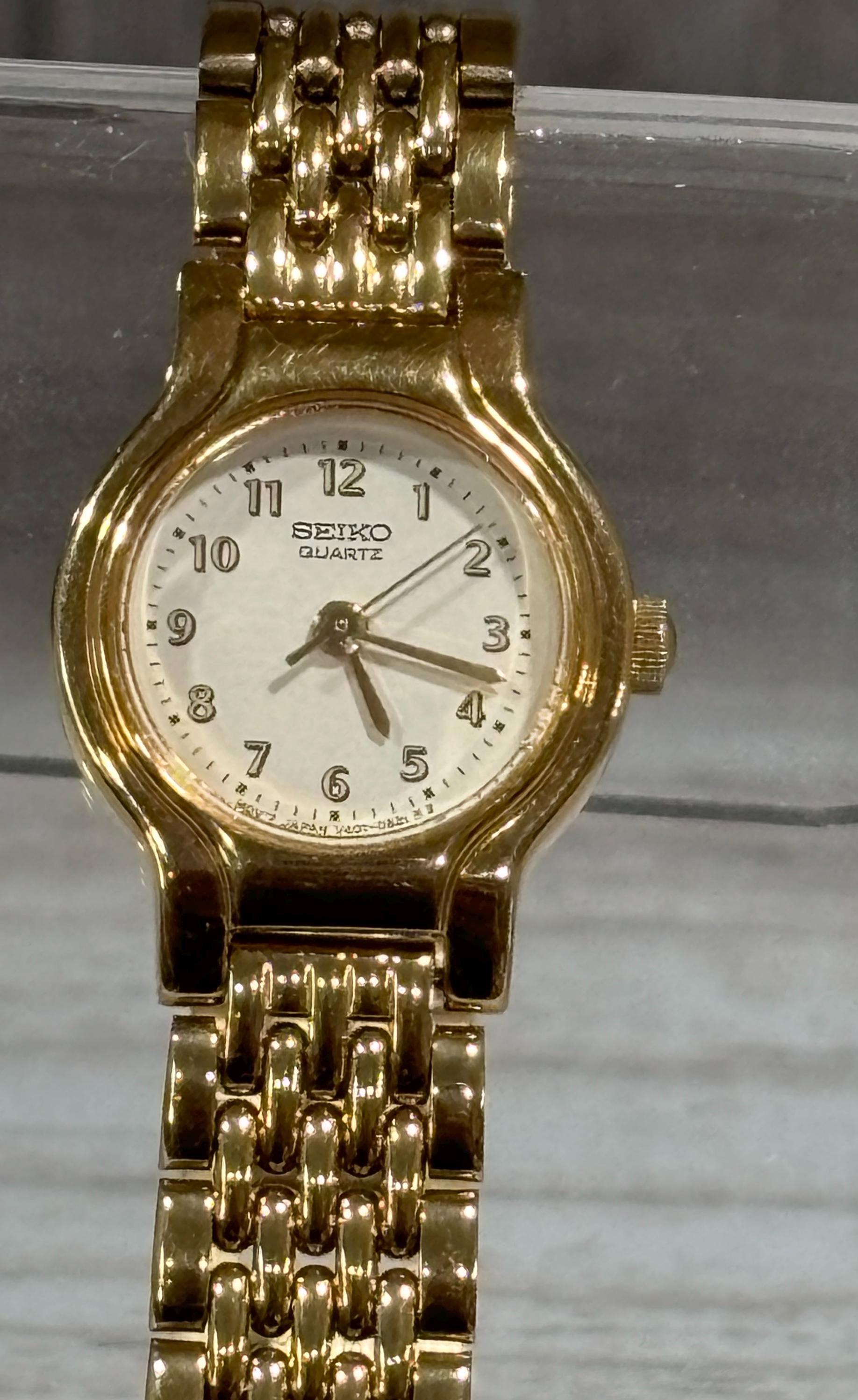 SEIKO V401-0260 クォーツ腕時計 SEIKO V401-0260 クォーツ腕時計 SEIKO V401-0250 Gold Tone