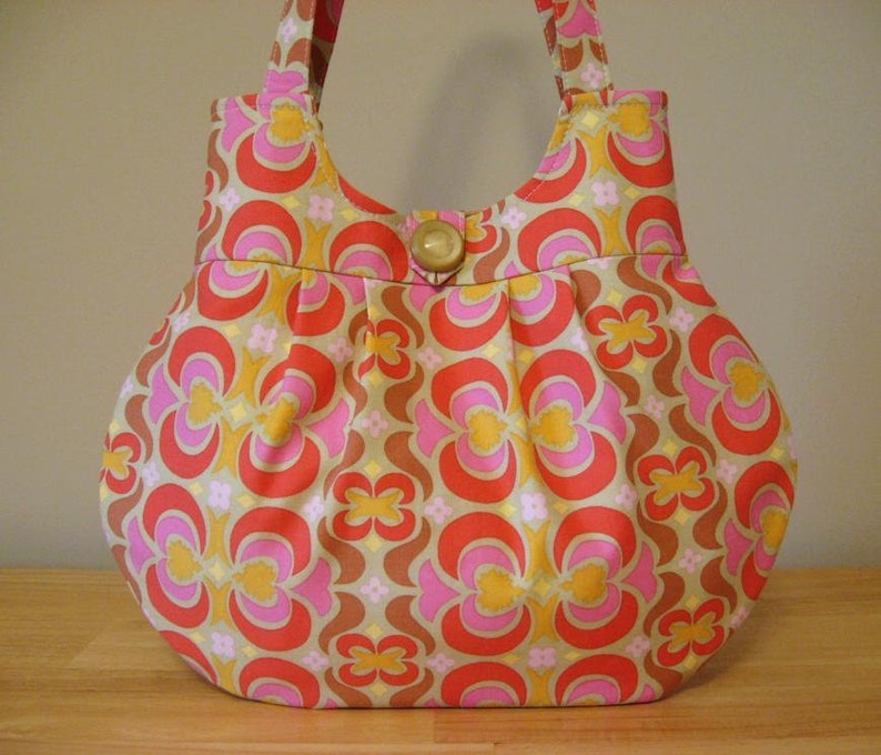 CLASSY CURVY ebook PDF Handbag Sewing Pattern / Sweet Pea Totes image 5