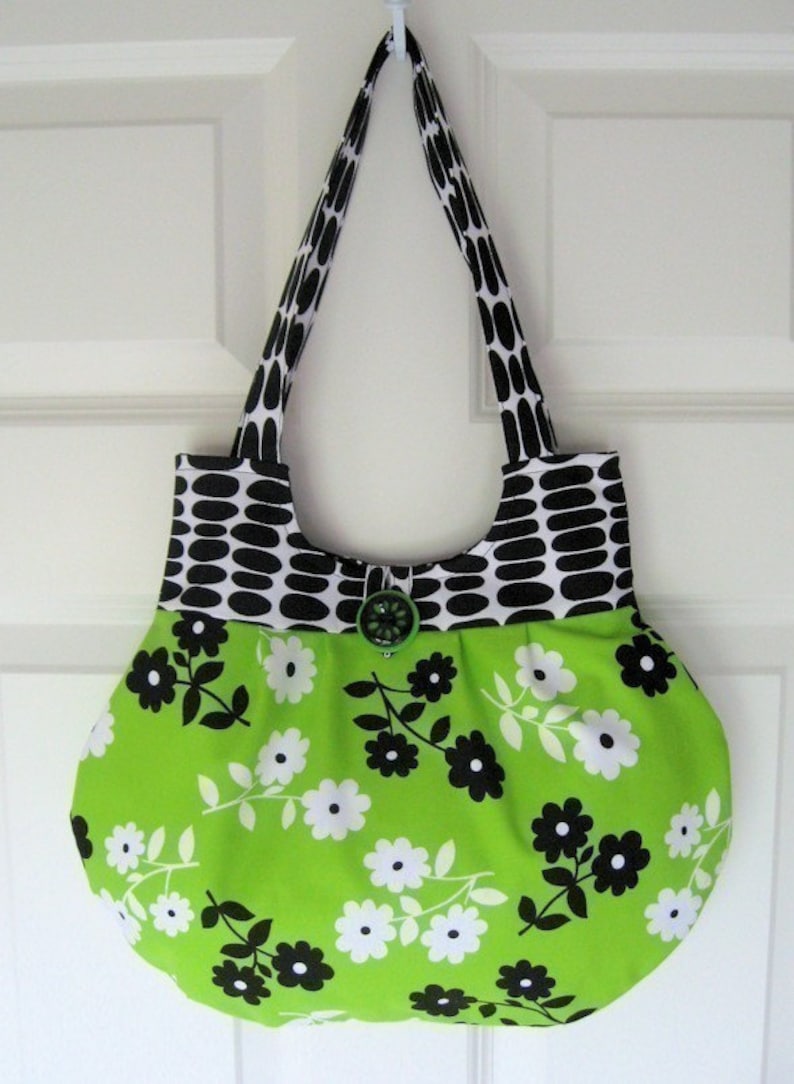 CLASSY CURVY ebook PDF Handbag Sewing Pattern / Sweet Pea Totes image 2