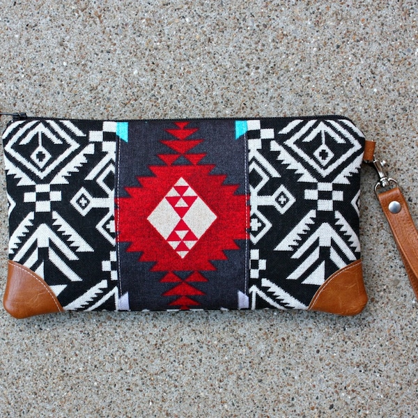 Clutch / Southwestern Tribal Style Fabric Wristlet