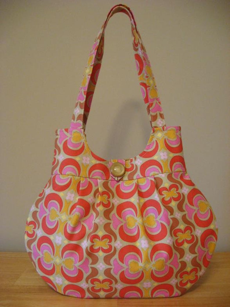 CLASSY CURVY ebook PDF Handbag Sewing Pattern / Sweet Pea Totes image 4