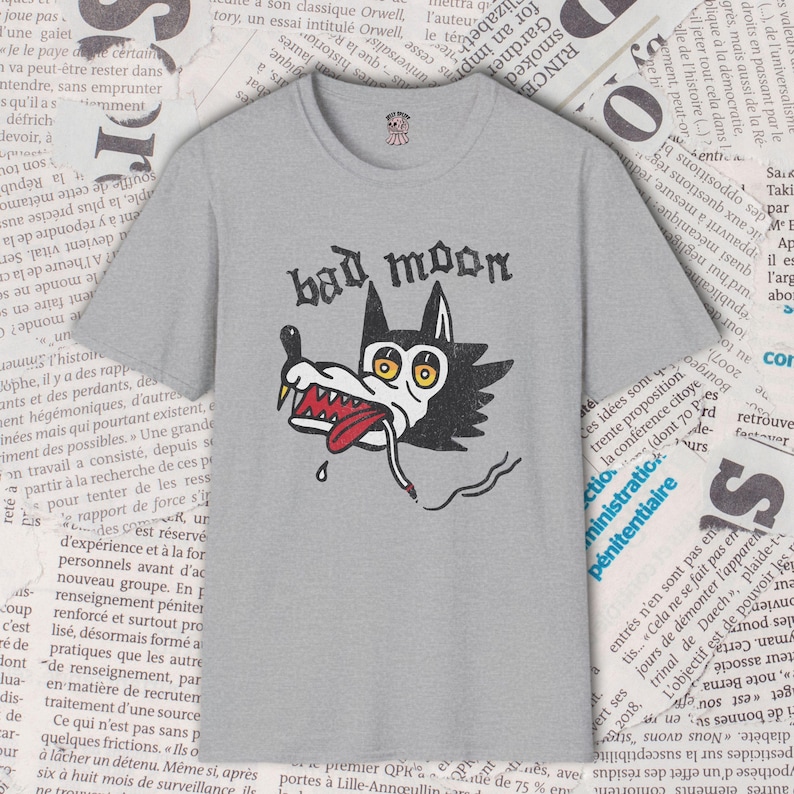 Retro Wolf Shirt, Vintage Wolf Graphic Tee, Gothic Wolf Shirt, Dark Aesthetic Tee, Hand Drawn Animal Shirt, Wolf Lover Gift image 5