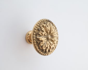 Perilla de latón con diseño de hoja de roble dorado de 1,2" - Tirador pequeño de latón - Tirador de gabinete de diseño único