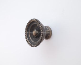 Tirador redondo ornamentado de 1,1" para armarios y cajones – Acabado rústico antiguo