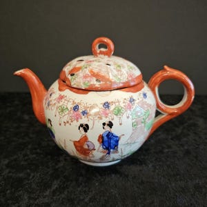 Antique Japanese Geisha Kutani Teapot