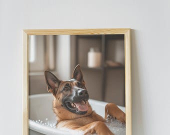 Belgische Malinois Badezimmer Wandkunst, lustige Haus Dekor Kunstdruck, belgische Malinois in einem Schaumbad, schrullige Kunst, Haustier digitaler Download