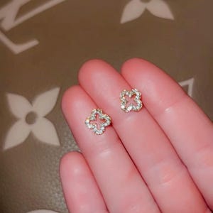 LuxeVee Earring