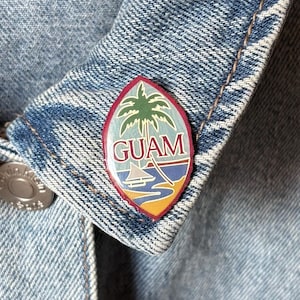 Spilla con motivo tribale Guam Seal, spilla da bavero, souvenir di Guam, regali di Guam, festa di ballo di classe / Spille per cappelli, cordini, zaini, collari
