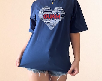 GUAM HEART di Explore Guam USA T-shirt unisex con design unico dell'isola Souvenir di Guam Villaggi di Guam