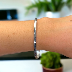 Sterling Silver Mobius Bangle | Twisted Silver Bracelet Bangle | Hammered Mobius Bangle | 925 Sterling Silver | Adjustable Cuff Bangle