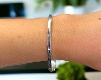 Sterling Silver Mobius Bangle | Twisted Silver Bracelet Bangle | Hammered Mobius Bangle | 925 Sterling Silver | Adjustable Cuff Bangle