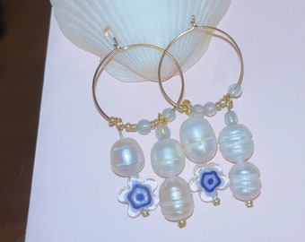 Pendientes de aro de 25 mm con perlas barrocas y cuentas de Murano chapadas en oro