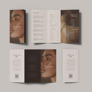 Puede incluir: Un conjunto de folletos y tarjetas de visita con el tema de una cl&iacute;nica de belleza. El folleto es plegable en tres partes y presenta el rostro de una mujer en la portada y p&aacute;ginas interiores con una lista de precios e informaci&oacute;n sobre tratamientos. La tarjeta de visita incluye el nombre y los datos de contacto de la cl&iacute;nica.