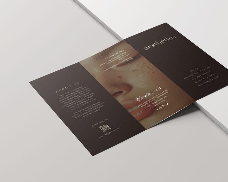 Hoogwaardige driebladige sjabloon voor esthetische kliniek | Huidverzorging en schoonheidsbrochure | Beautyprijslijst en servicepakketten | Bewerkbaar canvas afbeelding 3