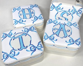 Travel jewelry case painted with initial, personalized custom box, blue bows, hand painted print, imitation leather, zipper closure