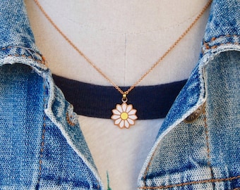 Daisy necklace,charm necklace,layering necklace,flower necklace,summer necklace,boho necklace,festival necklace,hippie ,70's necklace