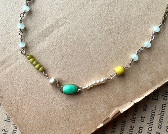 Vintage style beaded choker, gemstone choker, pearl choker, short necklace, layering necklace, dainty necklace, green necklace,gift for her