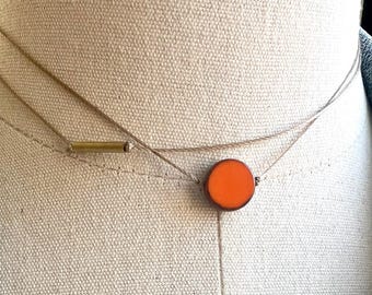 Gargantilla de doble hebra con lunares naranjas, collar moderno, gargantilla boho hippie, collar de capas, gargantilla terrosa, collar delicado, collar para uso diario
