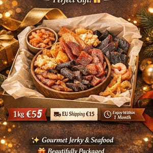 Op de afbeelding: Een geschenkdoos gevuld met een luxe snackmix, waaronder jerky en zeevruchten. De doos bevat een verscheidenheid aan gedroogd vlees en zeevruchten, gepresenteerd in een houten kom. De tekst "Luxury Snack Mix" en "Perfect Gift!" zijn zichtbaar.