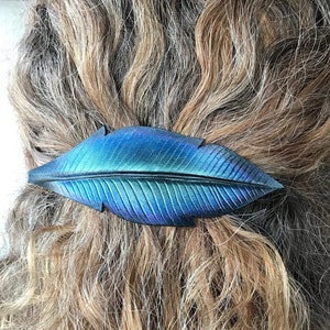 Corvidae feather leather hair barrette with French clip. Iridescent magpie, raven or crow hair clip. Long hair accessory for women.