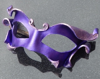 Purple faerie leather mask in shimmering purple & rose. Colorful handcrafted half mask for masquerade party or fairy cosplay. READY TO SHIP