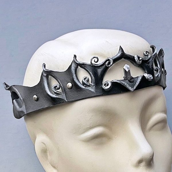 Sculpted leather circlet with quartz crystal in black and silver. Unisex adult costume crown for renaissance faire, cosplay or LARP costume.