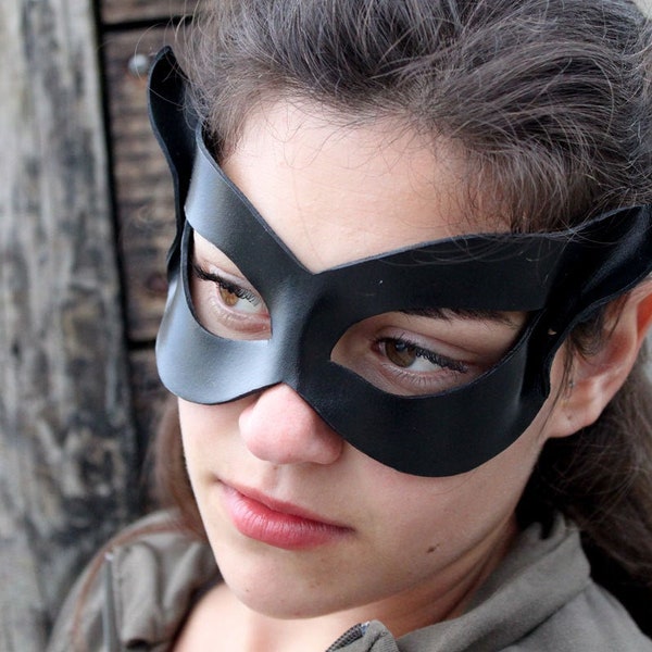 Little black cat leather mask for catwoman cosplay costume. Super hero or supervillain half mask with pointy cat ears. READY TO SHIP