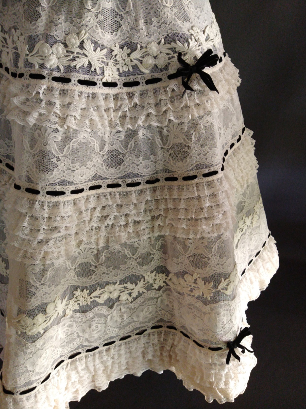 OESHI LACE SKIRT