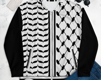 Könnte beinhalten: Eine schwarz-weiße Bomberjacke mit geometrischem Muster. Die Jacke hat einen Reißverschluss und zwei Taschen.