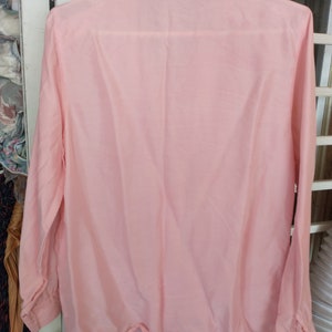 Vintage silk blouse woman's size 10 pale pink colour with long sleeves in very good gently used condition and no apparent imperfections image 3