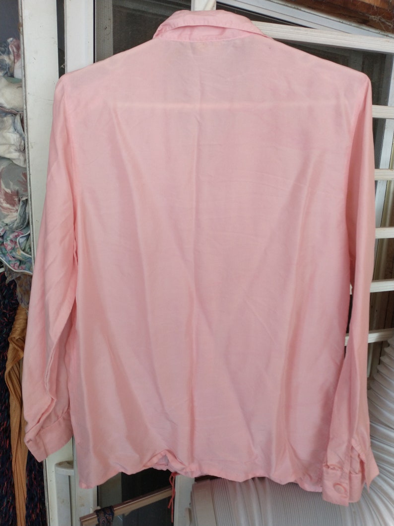 Vintage silk blouse woman's size 10 pale pink colour with long sleeves in very good gently used condition and no apparent imperfections image 3