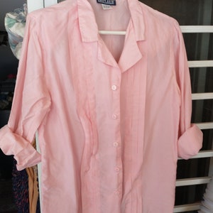 Vintage silk blouse woman's size 10 pale pink colour with long sleeves in very good gently used condition and no apparent imperfections image 1