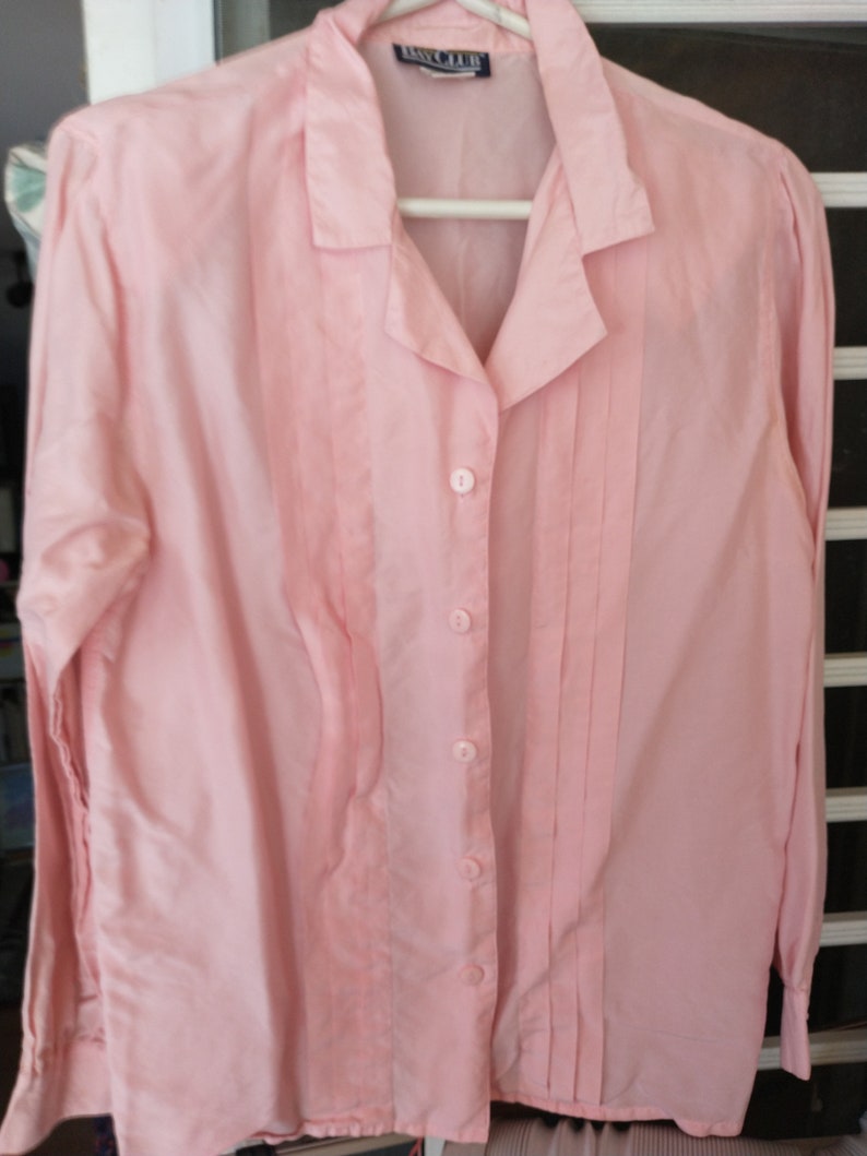 Vintage silk blouse woman's size 10 pale pink colour with long sleeves in very good gently used condition and no apparent imperfections image 2