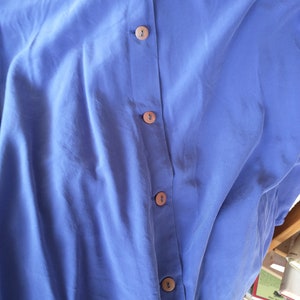 Silk blouse vintage Alfred Sung Express woman's size 10 royal blue shirt in excellent used condition with no apparent imperfections image 8