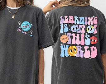 Camiseta "Aprender es de otro mundo", Comfort Colors® para profesores, profesor de ciencias del sistema solar, camiseta de agradecimiento a los profesores, pace Science Teacher