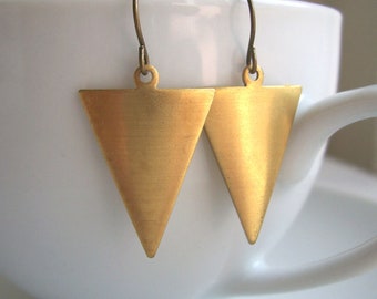 Golden Triangles earrings - golden brass arrows - geometric jewellery - nickel free