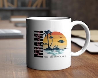 Tazza in ceramica di Miami, Florida, tazza da caffè con palma e tramonto sull'oceano, regalo souvenir, arredamento per la casa sulla spiaggia, regalo per gli amanti della spiaggia, cucina costiera
