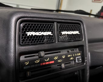 92–95 Geo Tracker Center Vent Kit – “Tracker” Lettering