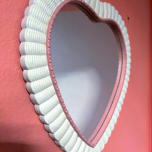 Vintage Pink and White Heart Shaped Mirror Wicker~look  display picture 1