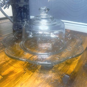 Vintage Klarglas Käse Tablett, Glaskuppel, Blumenplatte ~ 12 ”