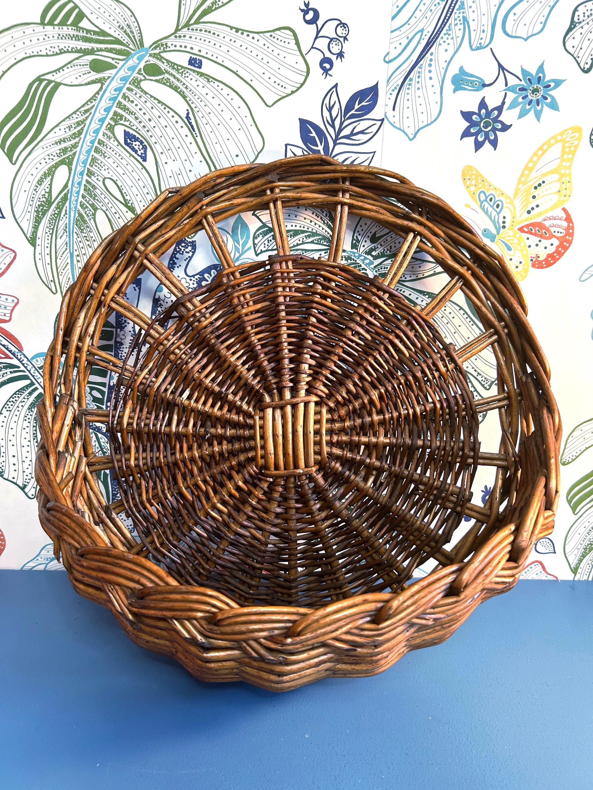 ヴィンテージのラタン＆ウィッカー製壁掛け装飾バスケット - Etsy 日本