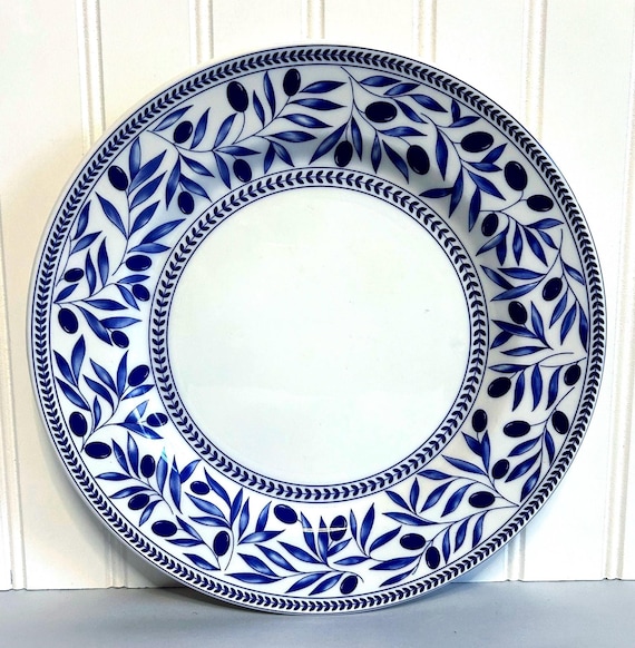 ヴィンテージの青と白の花柄クアドリオリオ陶器プレート（イタリア製
